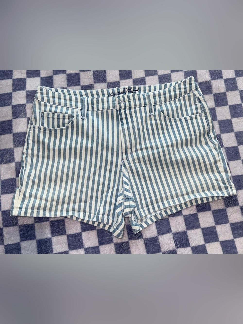 Universal Thread High Rise Medi Shorts